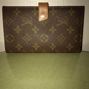 Vintage 1970s Louis Vuitton passport organizer